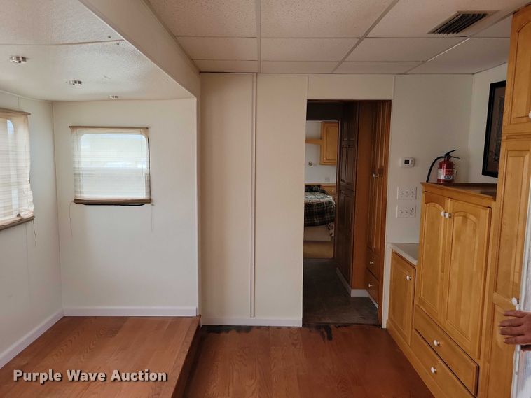 image for item DZ6611 1997 Fruehauf FBHLP9 camper