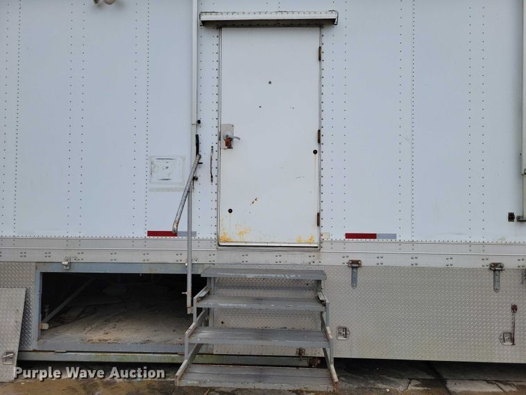 image for item DZ6611 1997 Fruehauf FBHLP9 camper