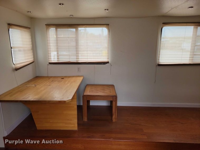 image for item DZ6611 1997 Fruehauf FBHLP9 camper