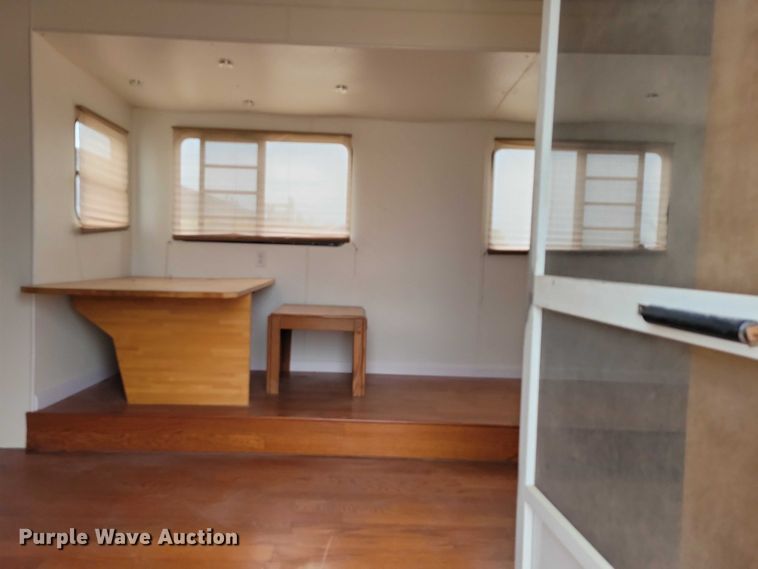 image for item DZ6611 1997 Fruehauf FBHLP9 camper