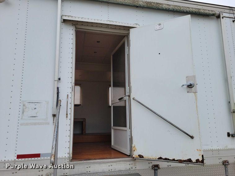 image for item DZ6611 1997 Fruehauf FBHLP9 camper