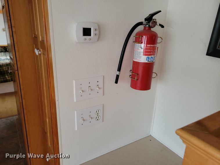 image for item DZ6611 1997 Fruehauf FBHLP9 camper