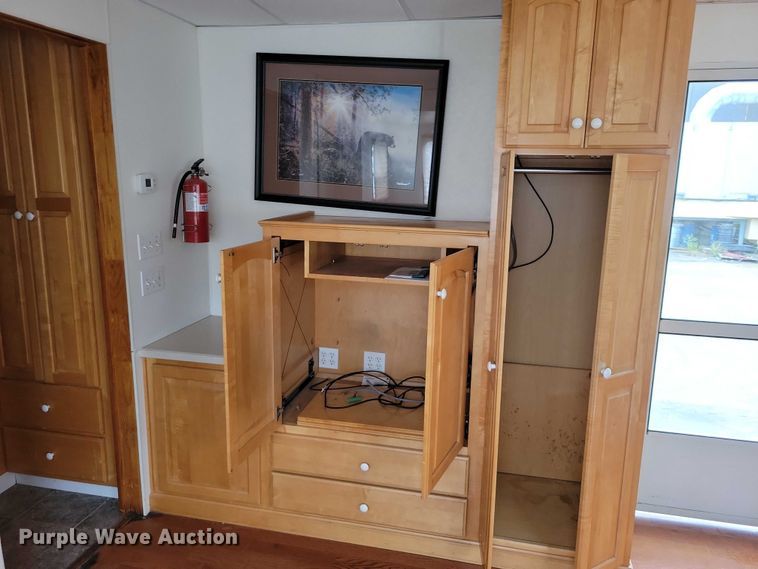 image for item DZ6611 1997 Fruehauf FBHLP9 camper