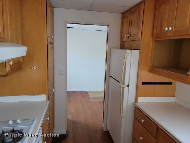 image for item DZ6611 1997 Fruehauf FBHLP9 camper