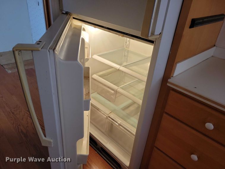 image for item DZ6611 1997 Fruehauf FBHLP9 camper