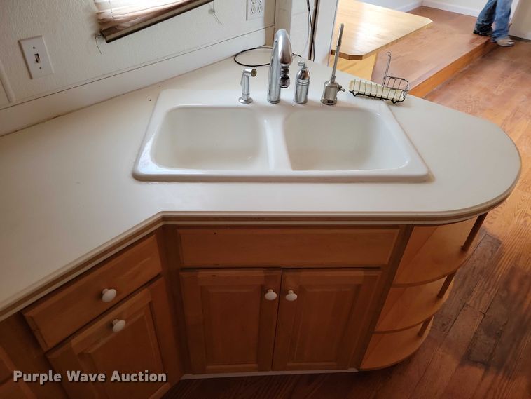 image for item DZ6611 1997 Fruehauf FBHLP9 camper