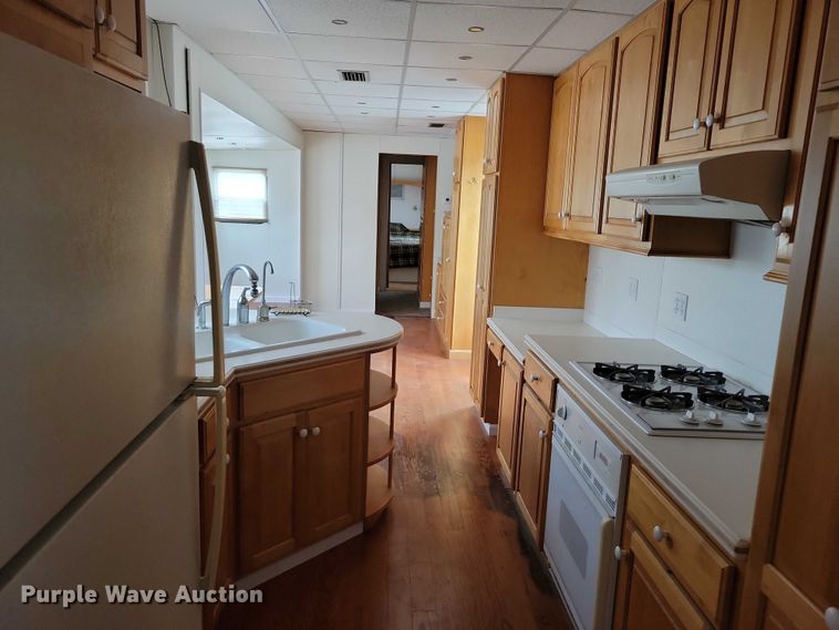 image for item DZ6611 1997 Fruehauf FBHLP9 camper