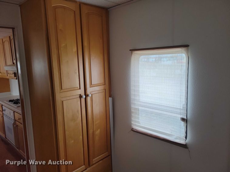 image for item DZ6611 1997 Fruehauf FBHLP9 camper