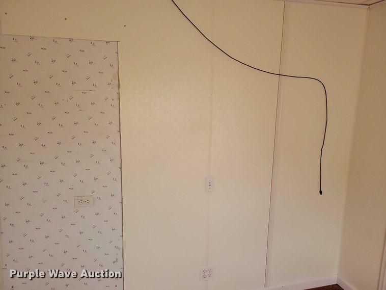 image for item DZ6611 1997 Fruehauf FBHLP9 camper