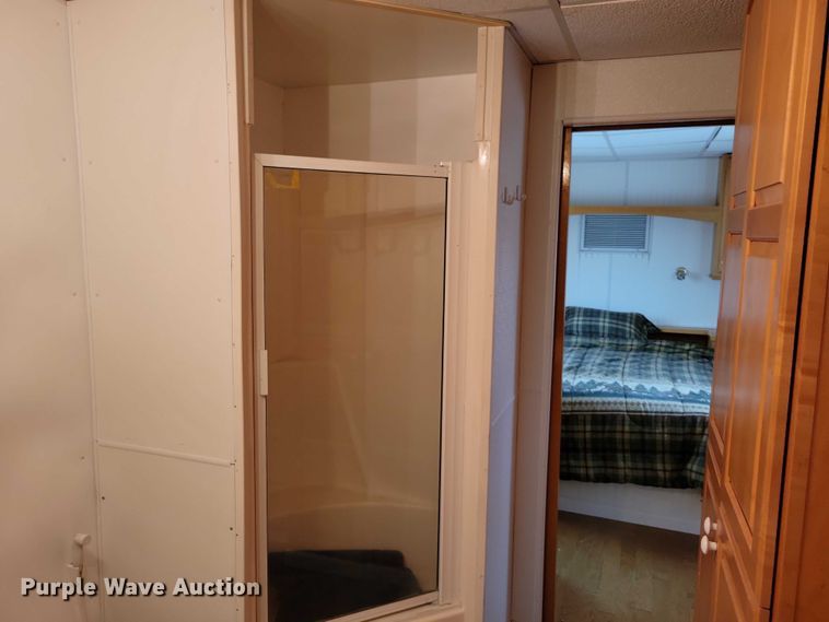 image for item DZ6611 1997 Fruehauf FBHLP9 camper