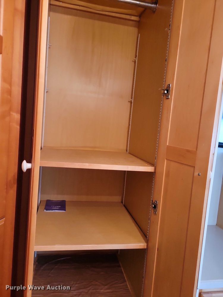 image for item DZ6611 1997 Fruehauf FBHLP9 camper