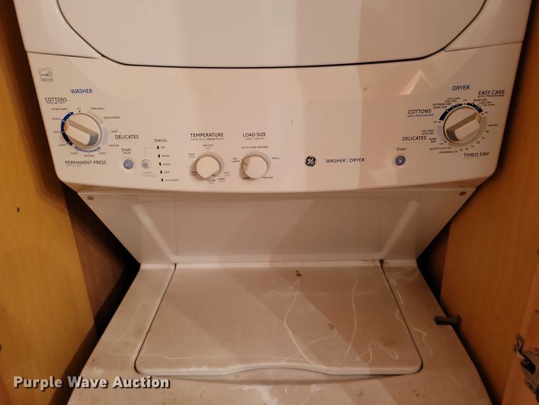 image for item DZ6611 1997 Fruehauf FBHLP9 camper