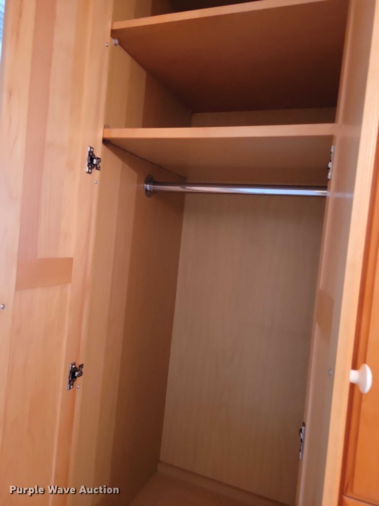 image for item DZ6611 1997 Fruehauf FBHLP9 camper