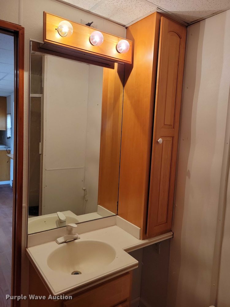 image for item DZ6611 1997 Fruehauf FBHLP9 camper