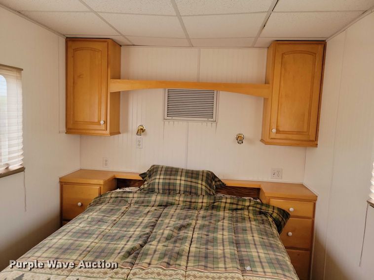 image for item DZ6611 1997 Fruehauf FBHLP9 camper