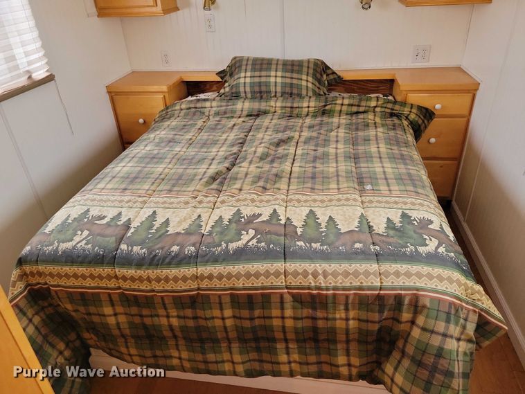 image for item DZ6611 1997 Fruehauf FBHLP9 camper