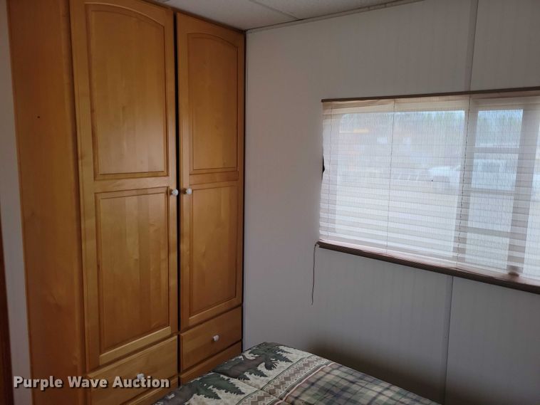 image for item DZ6611 1997 Fruehauf FBHLP9 camper