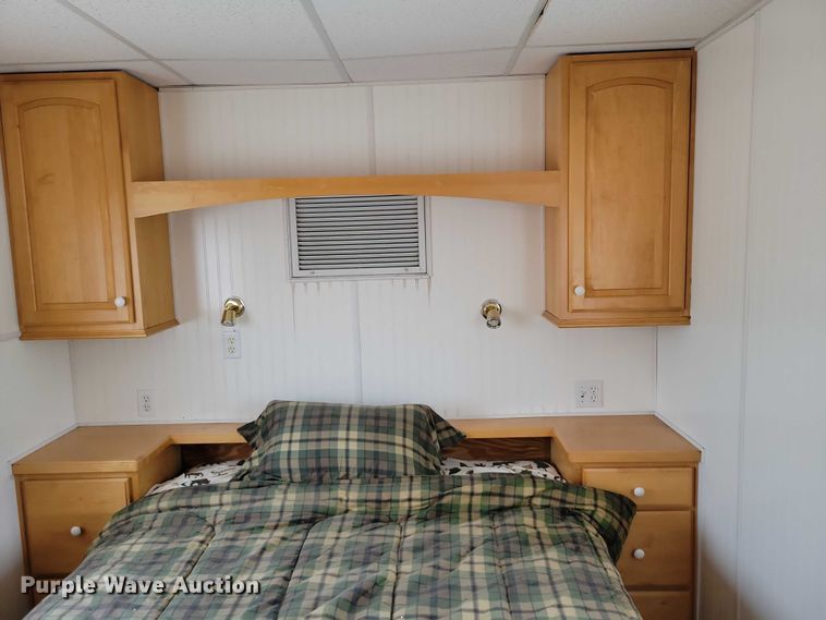 image for item DZ6611 1997 Fruehauf FBHLP9 camper