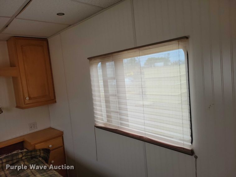 image for item DZ6611 1997 Fruehauf FBHLP9 camper