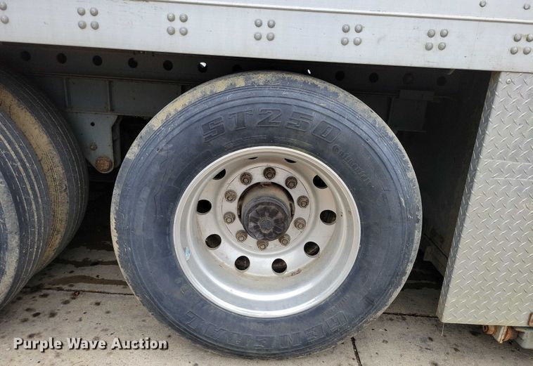 image for item DZ6611 1997 Fruehauf FBHLP9 camper