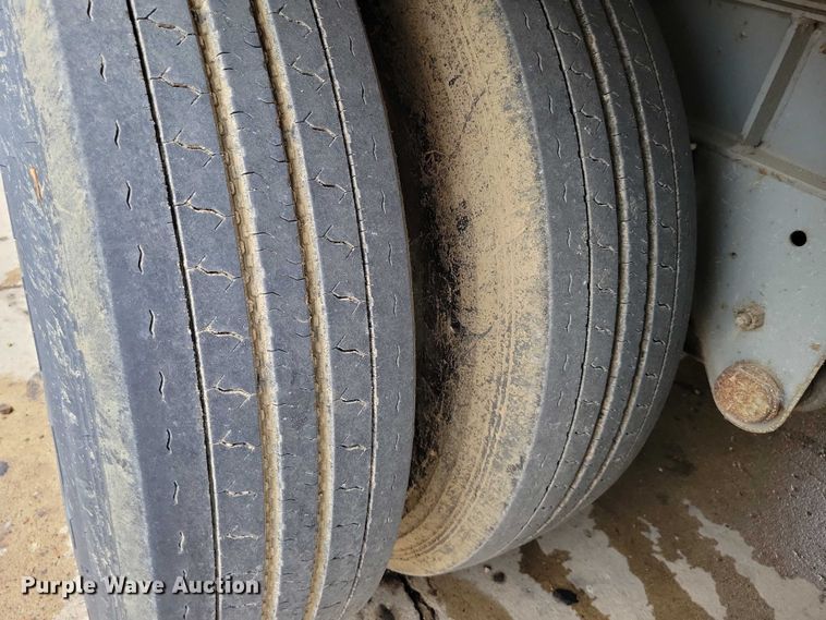 image for item DZ6611 1997 Fruehauf FBHLP9 camper