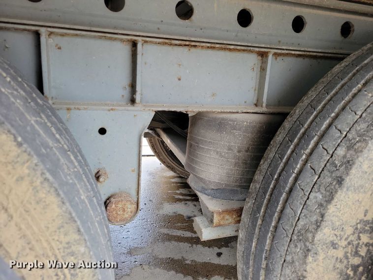 image for item DZ6611 1997 Fruehauf FBHLP9 camper