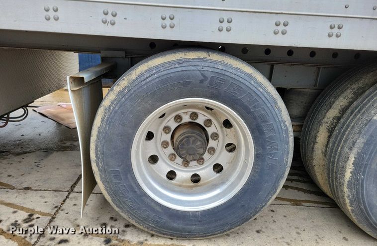 image for item DZ6611 1997 Fruehauf FBHLP9 camper