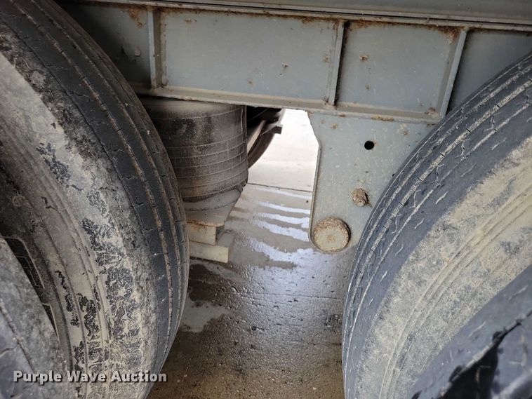 image for item DZ6611 1997 Fruehauf FBHLP9 camper