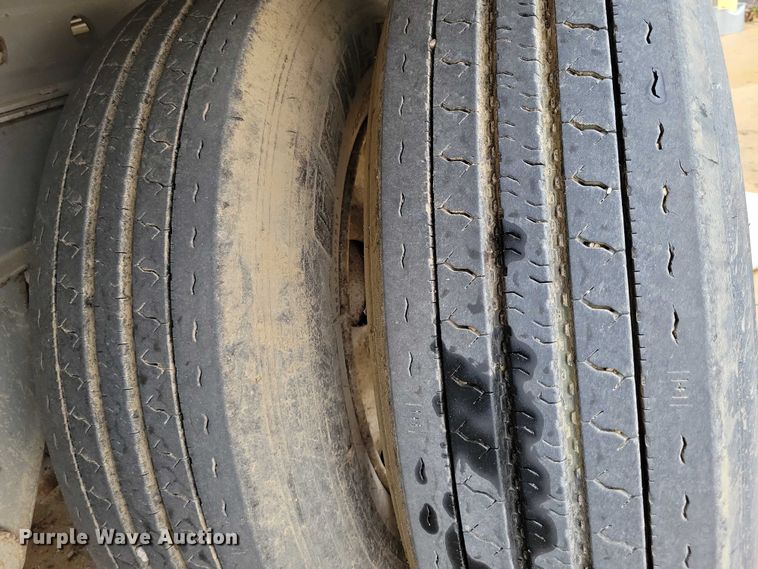 image for item DZ6611 1997 Fruehauf FBHLP9 camper