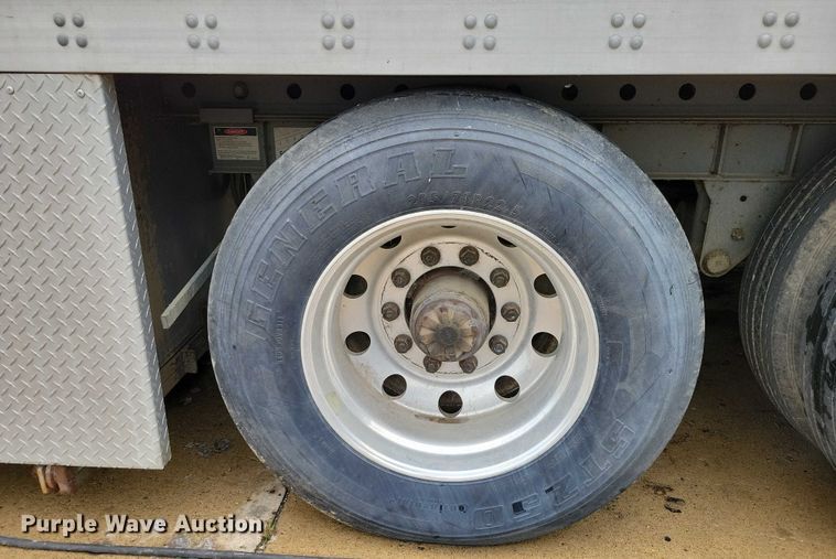 image for item DZ6611 1997 Fruehauf FBHLP9 camper