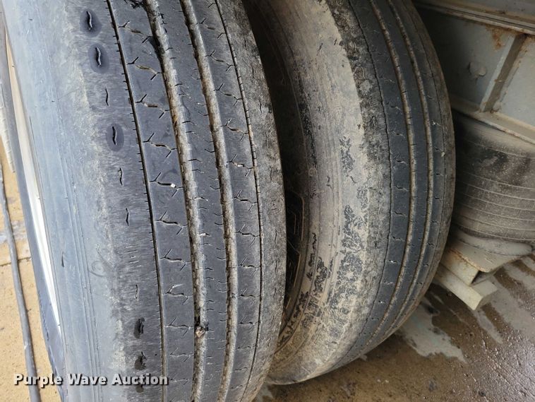 image for item DZ6611 1997 Fruehauf FBHLP9 camper