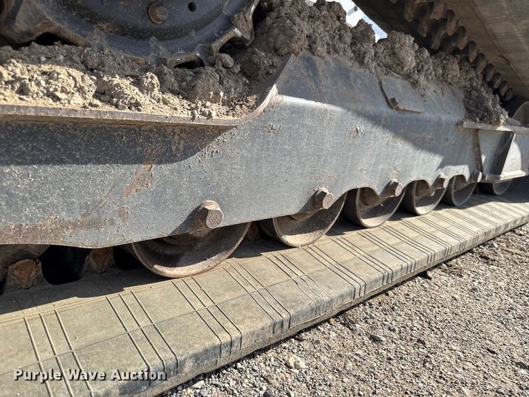 image for item EA1950 2019 Bobcat T770 tracked skid steer loader