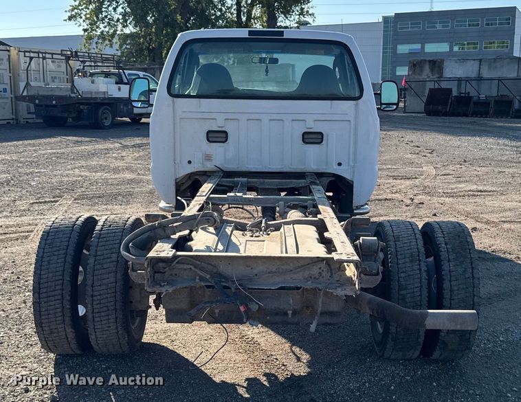 image for item EA1951 2006 Ford F550 truck cab and chassis