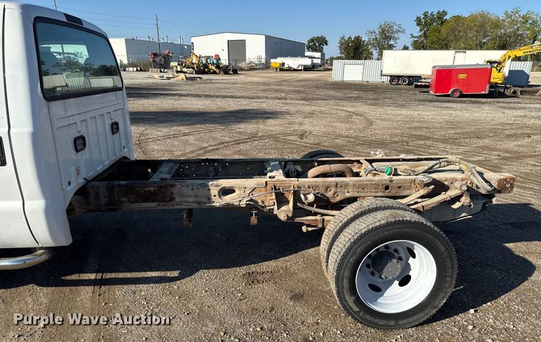 image for item EA1951 2006 Ford F550 truck cab and chassis