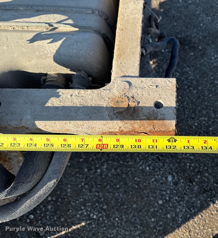 image for item EA1951 2006 Ford F550 truck cab and chassis