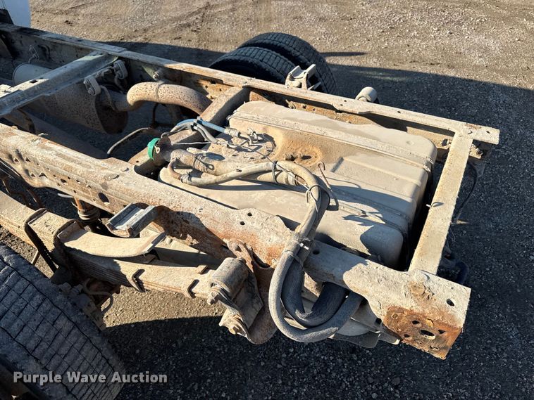 image for item EA1951 2006 Ford F550 truck cab and chassis