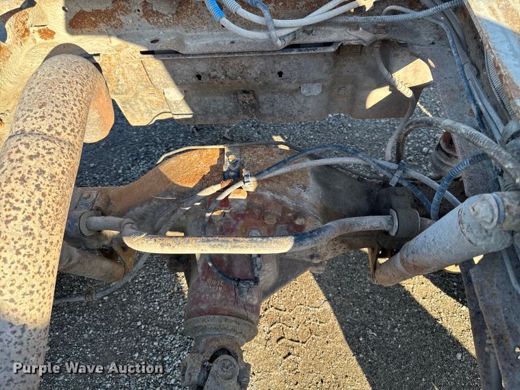 image for item EA1951 2006 Ford F550 truck cab and chassis