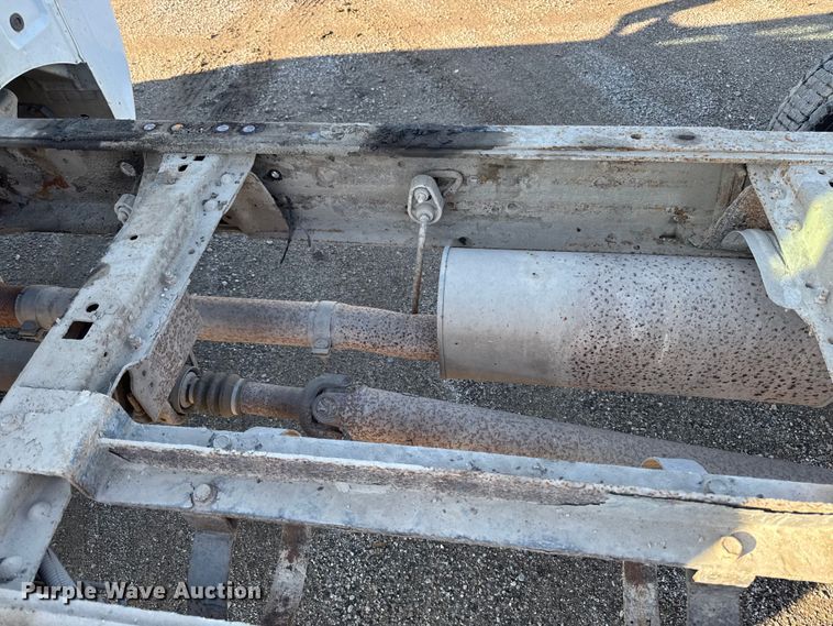 image for item EA1951 2006 Ford F550 truck cab and chassis