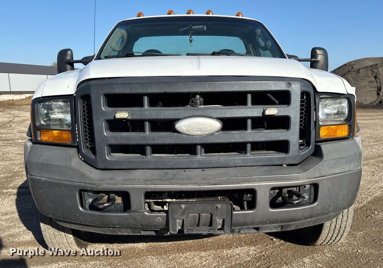 image for item EA1951 2006 Ford F550 truck cab and chassis