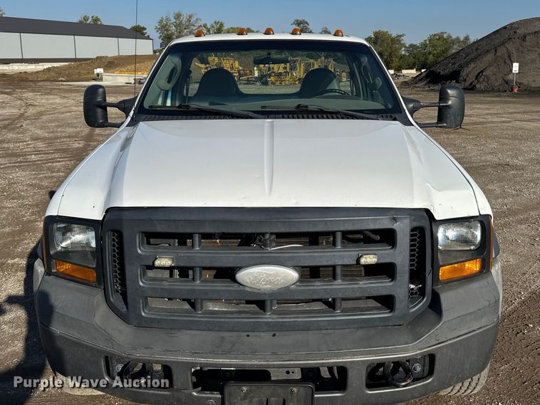 image for item EA1951 2006 Ford F550 truck cab and chassis