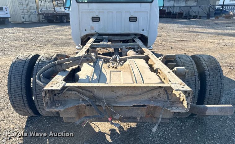 image for item EA1951 2006 Ford F550 truck cab and chassis