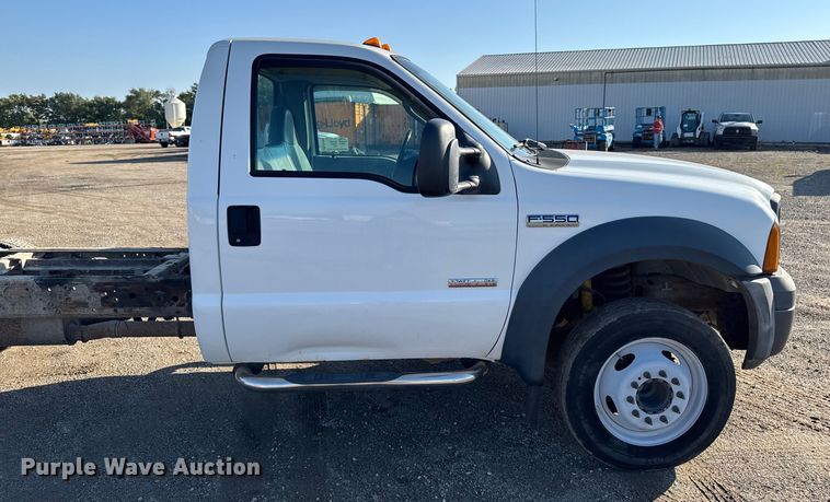 image for item EA1951 2006 Ford F550 truck cab and chassis