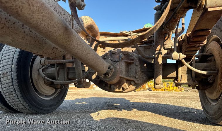 image for item EA1951 2006 Ford F550 truck cab and chassis