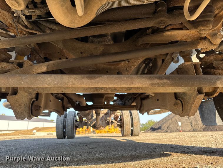 image for item EA1951 2006 Ford F550 truck cab and chassis