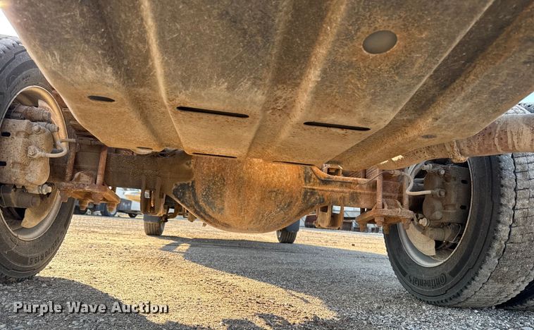 image for item EA1951 2006 Ford F550 truck cab and chassis