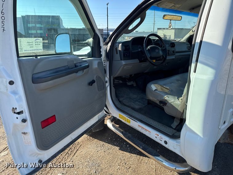 image for item EA1951 2006 Ford F550 truck cab and chassis