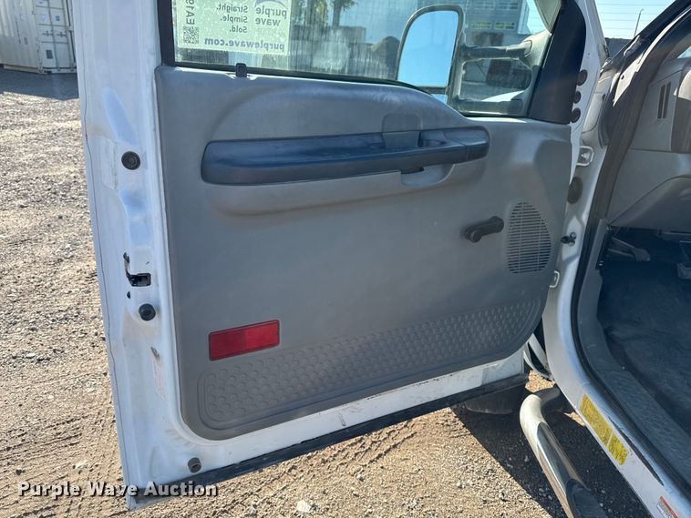 image for item EA1951 2006 Ford F550 truck cab and chassis