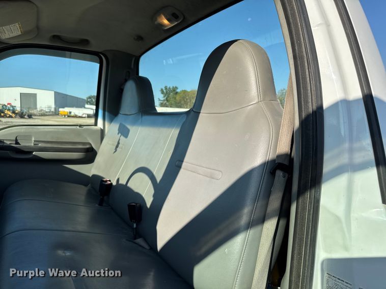 image for item EA1951 2006 Ford F550 truck cab and chassis