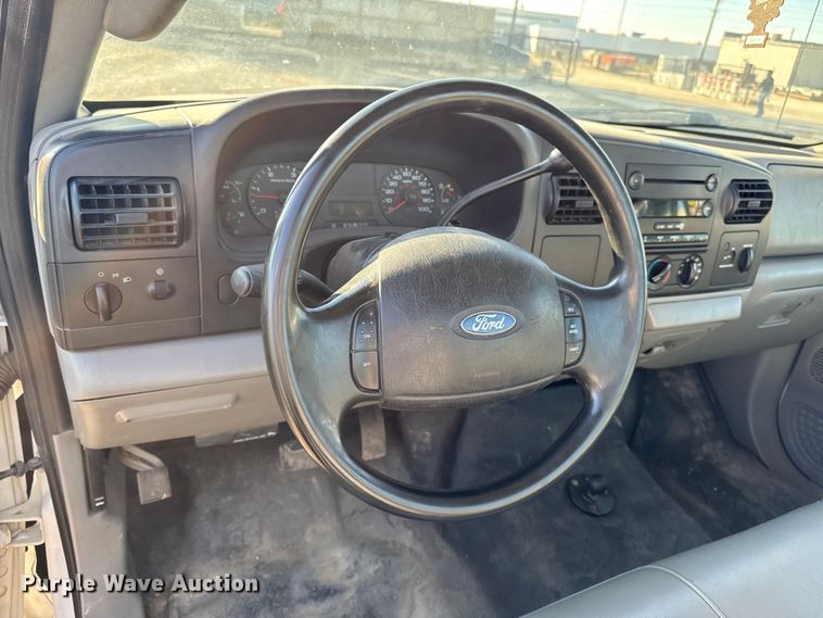 image for item EA1951 2006 Ford F550 truck cab and chassis