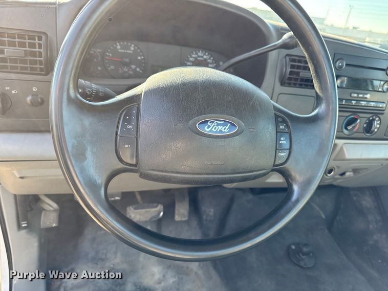 image for item EA1951 2006 Ford F550 truck cab and chassis